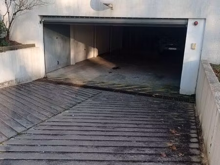 place de garage pour 1 moto ?️