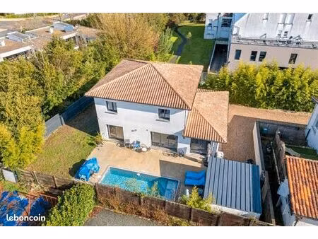 maison de 2021 t6 173 m² avec piscine