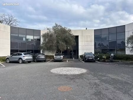 bureaux 163 m²
