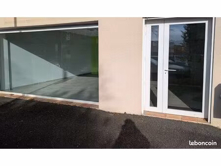 local commercial centre ville