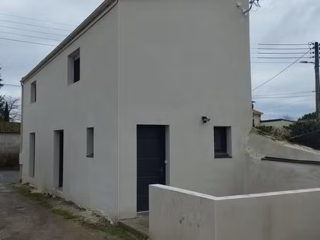 location sur bourg de saint colomban