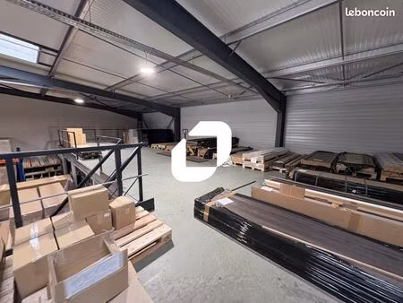 local d'activité 1 689 m²
