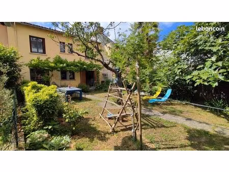 maison meublée pour 3 mois avec jardin. disponible du 29 avril au 1er aout. (3 mois)