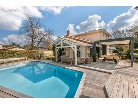 maison . 5 pièces - 157 m²