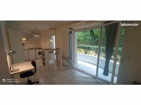 studio avec parking et piscine