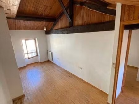 maison en pierre plein centre d’étauliers