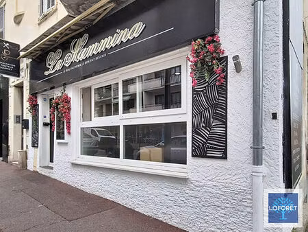 murs commerciaux antibes 28 m2 avec extraction aux normes.