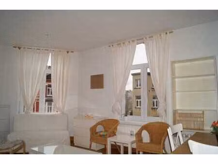 quartier europeen  superbe studio meublé de ± 40m²