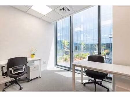 un bureau au design remarquable pour 2 personnes à spaces