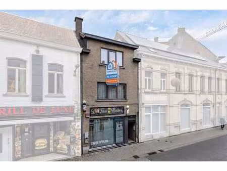 immeuble d’investissement avec un commerce et appartement.