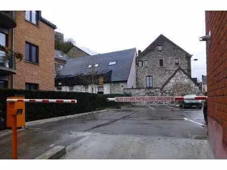 emplacement de parking dans le centre de huy