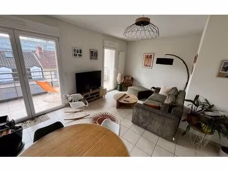 location appartement  m² t-4 à limoges  780 €