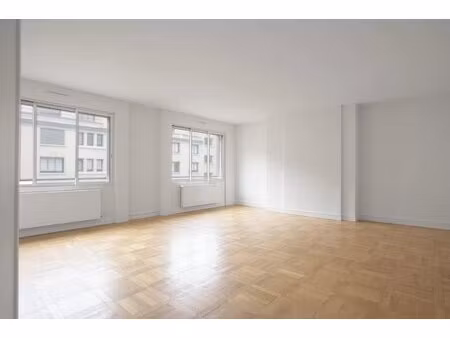 paris xvi - a louer vide - beau 4 pieces de 146 m2 au 4e etage 3 chambres - possibilite pa