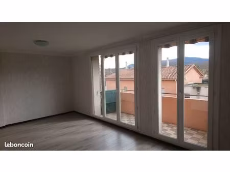 t3 64 m² traversant avec balcon
