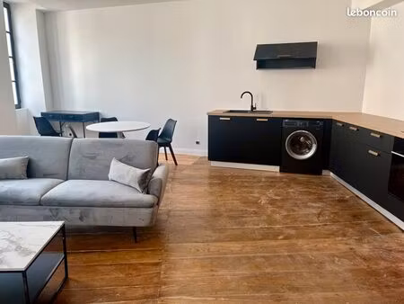 t2 meublé intégralement refait hyper centre