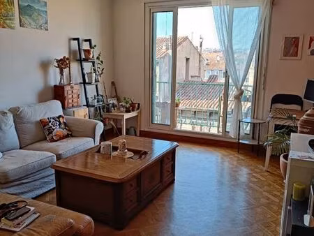 location t3 rue ferrari