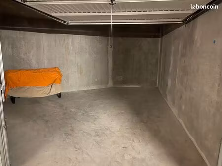 grand garage a louer st genis pouilly rue de geneve