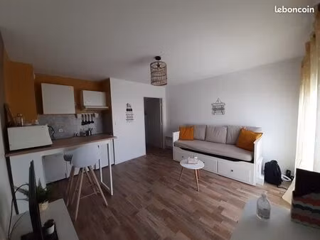 studio récent type scandinave