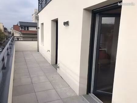 beau deux pièces avec grande terrasse plein sud