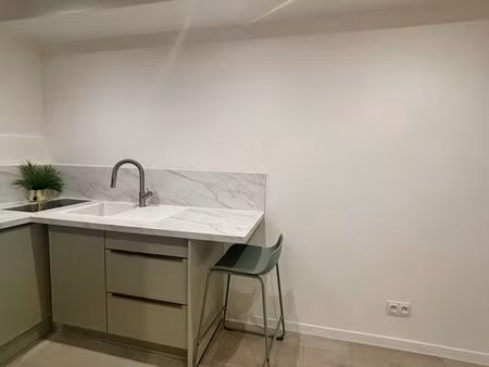 jolie petit studio meublée disponible 01/03