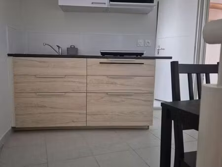 appartement meublé -lumineux et très calme