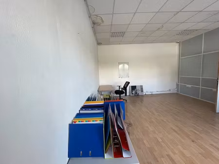 location locaux professionnels 51 m² à argenteuil (95100)  425 €