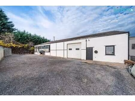 entrepot avec terrain situe en zone d'habitat a monceau !