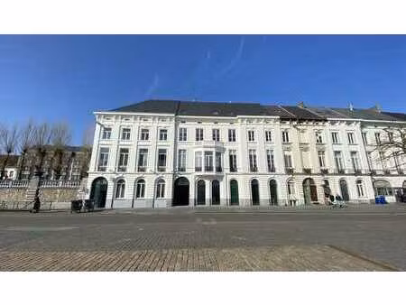 espace commercial à vendre sur la place saint-pierre à gand