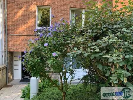 belle maison unifamiliale utilisée en 4 unités