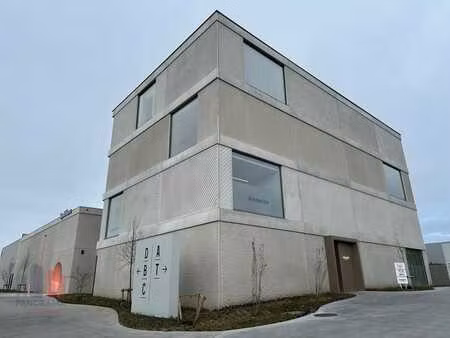 combinatie nieuwbouwkantoor en magazijn te koop in zwevegem