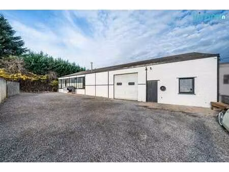 entrepot avec terrain situe en zone d'habitat a monceau !