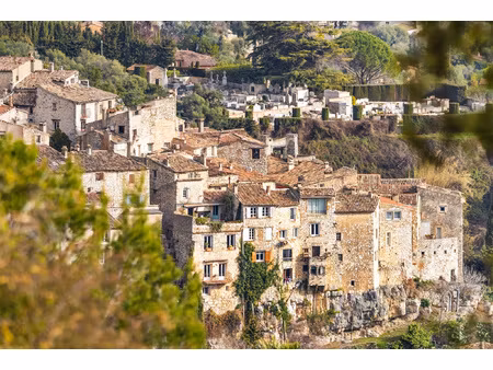 au coeur du village de tourrettes-sur-loup  charmant 2 pièces