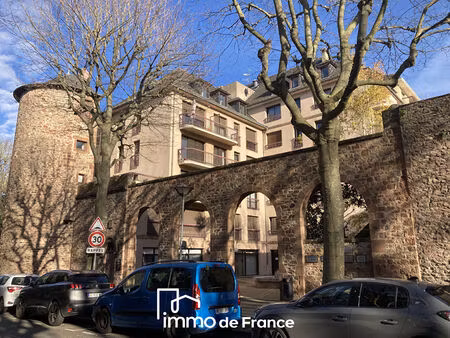 tour de ville  bel emplacement pour ce local de 90.56 m² - parking