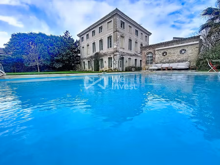 demeure xviii siècle de 450 m² piscine chauffée-proximité uz