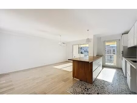 location appartement  m² t-3 à mougins  1 550 €