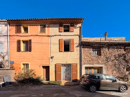 pierrefeu-du-var - maison de village t3 avec cave dans environnement campagne