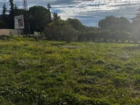 terrain 720 m² saint cannat