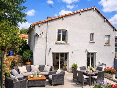 maison de ville de 175 m² à nanteuil-en-vallee