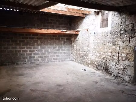 garage centre ville pont de l'arche 50m²