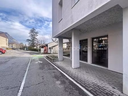 local d'activités de 58 40 m² à crolles