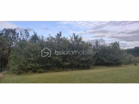 terrain de 1 760 m² à monclar-de-quercy
