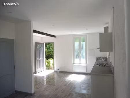 loue t3 climatisé + parking