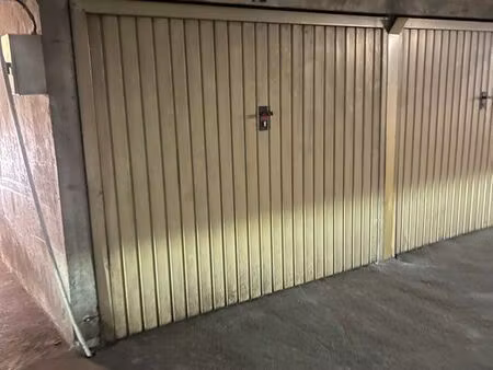 garage box fermé 12m2