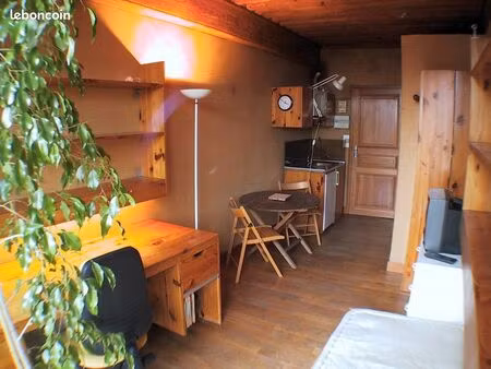 pour étudiant : appart 19 m² - 495 cc - lyon 4 - métro croix-rousse à 5 minutes