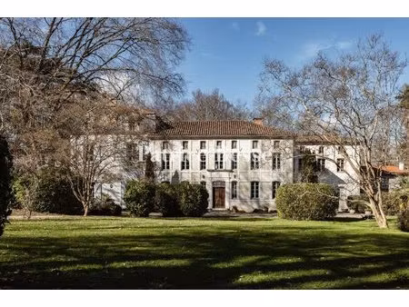 en chalosse  à 20 min de dax  près des plages  une maison noble du 19e s. et son parc...