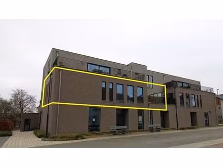 prachtig appartement gelegen op de 1ste v met ondergrondse autostaanplaats en 2 fietsensta