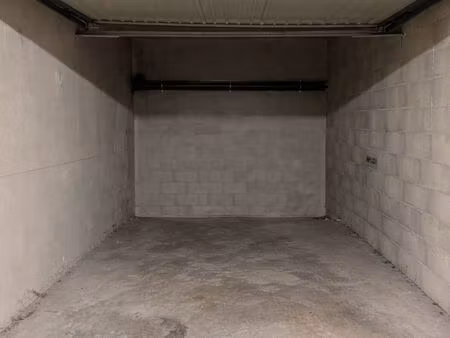 vente garage 15 m² marseille 7 (13007)