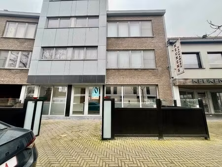 centraal gelegen handelspand te sleidinge-dorp