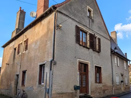 ainay le château  maison ancienne avec deux appartements et dépendances