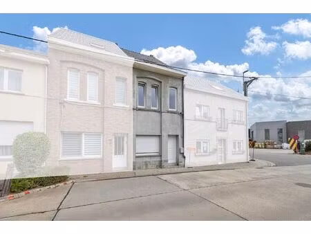 charmante starterswoning in het rustige meerbeke